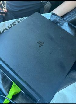 PlayStation 4 slim 1tb