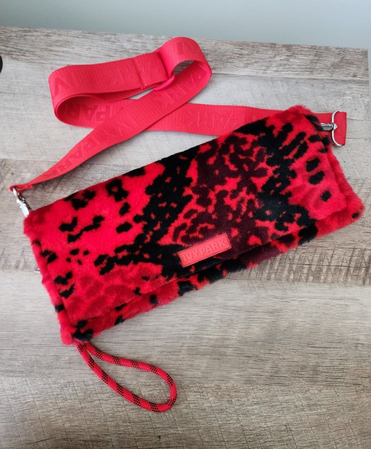 Ivy Park Adidas Hearts Sold Out Clutch (NWT)