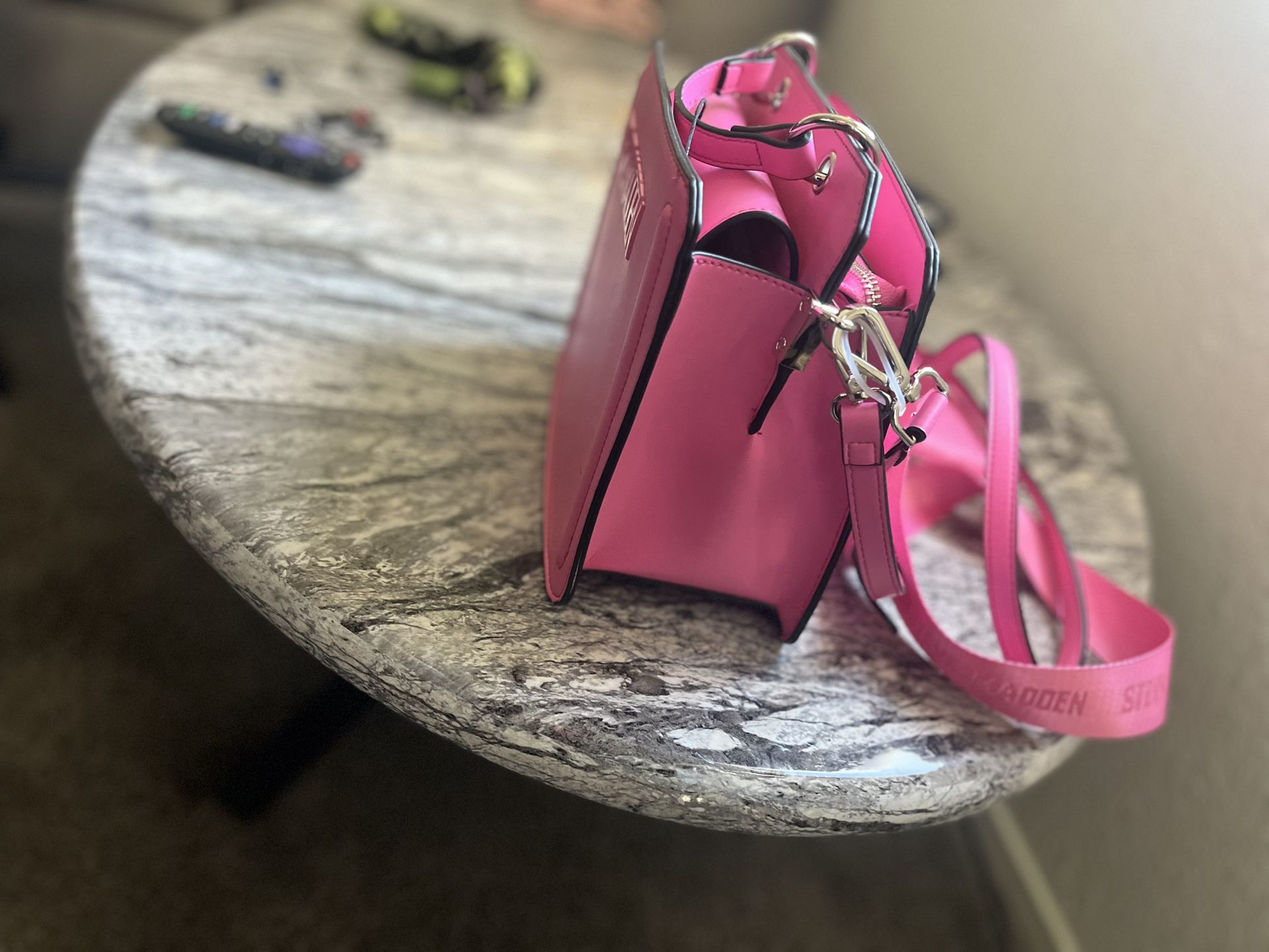 Steve Madden Pink Travel Bag for Sale in Lynwood, CA - OfferUp