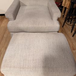 Lounge chair With Ottoman