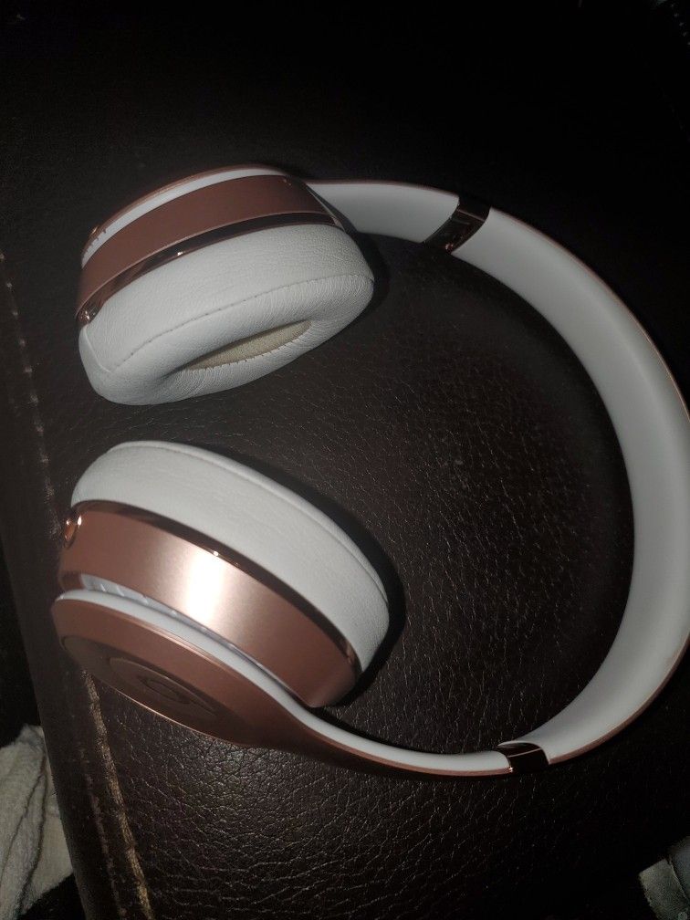 ROSE GOLD SOLO BEATS 3 WIRELESS