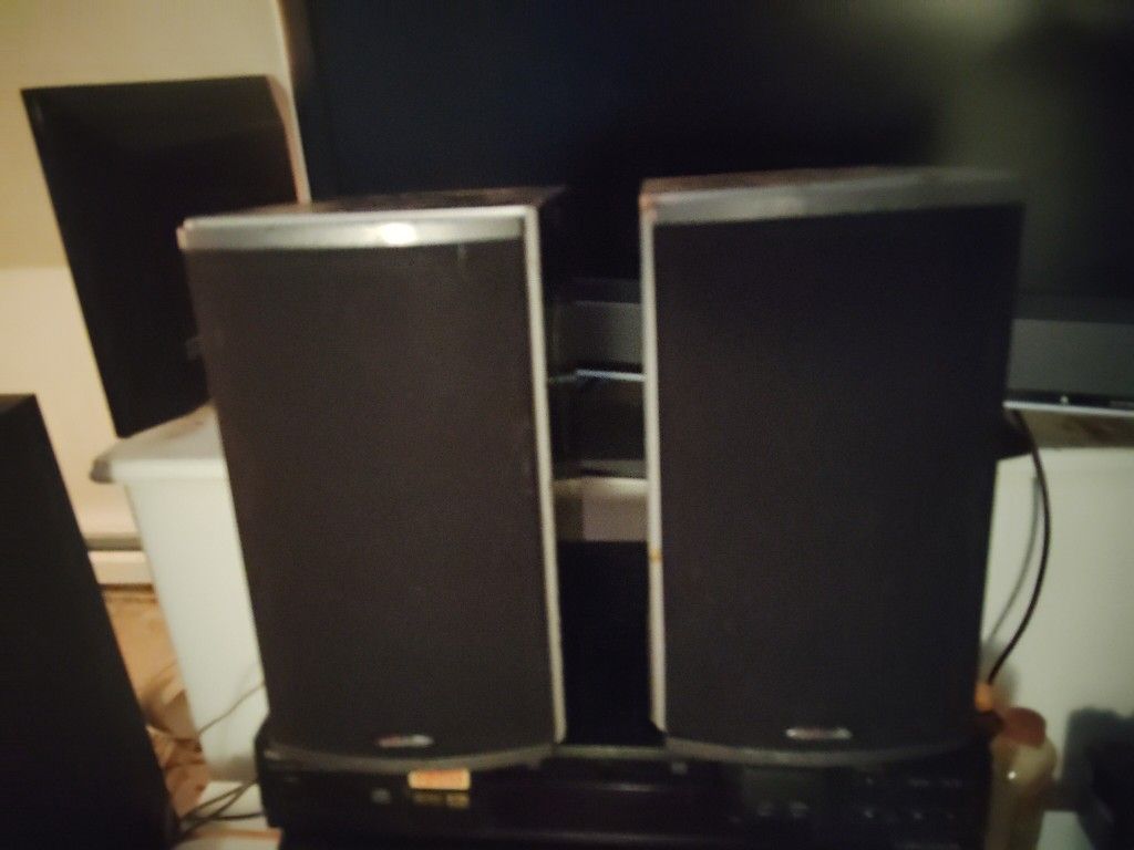 Polk Audio Model rt 14 Book Shelf Speakers