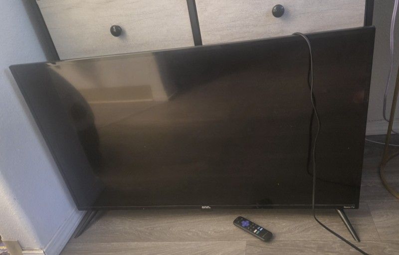 ONN ROKU 35 IN. SMART TV