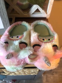 Girls unicorn slippers