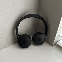 JBL Noise Canceling Headphones 