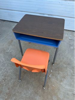 Kids desk and chair