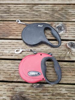 2 retractable dog leashes