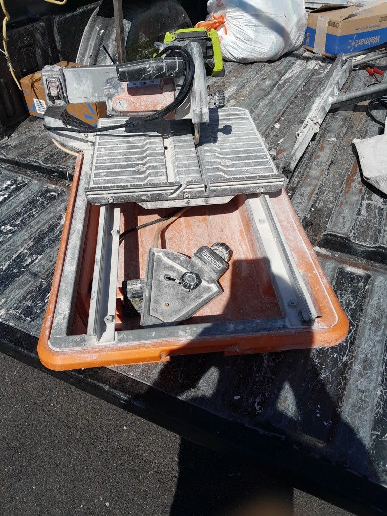 Wet Saw, Mixer, And Hand Cutter Combo