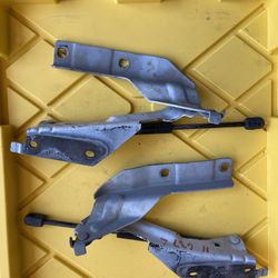 2011 G37 left and right Hood hinges 