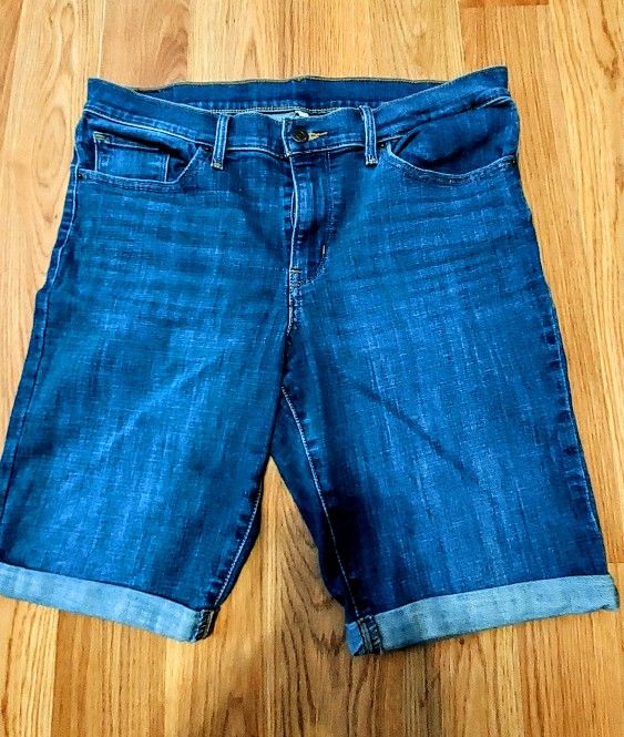 Vintage 1997 Men's Levi's Denim Shorts
