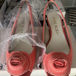 WOMENS SHOES SIZE 7 1/2