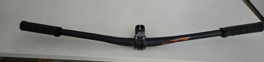 Handlebars - MTB - Oversized - Grips and stem