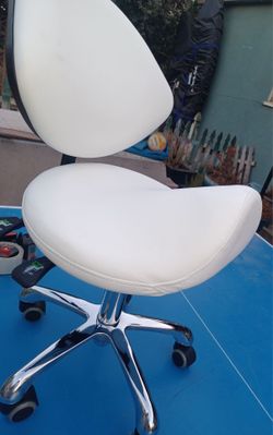 saddle chair