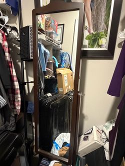 Standing jewelry box