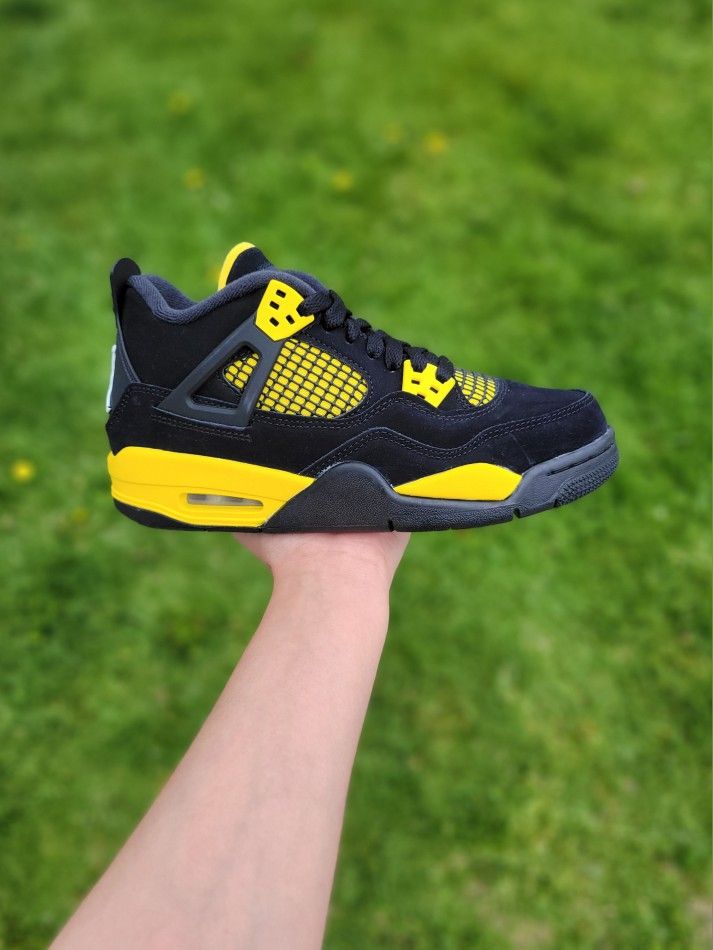 Air Jordan 4 Retro " Thunder " 5.5Y / 7W