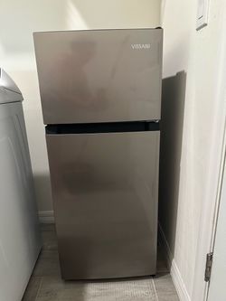 Refrigerator 4.5 cu ft in Stainless Look with Glass Shelves, Top Freezer, and Energy Efficiency