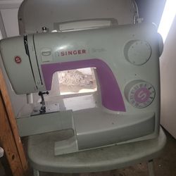 Singer Sewing Machine model 3223