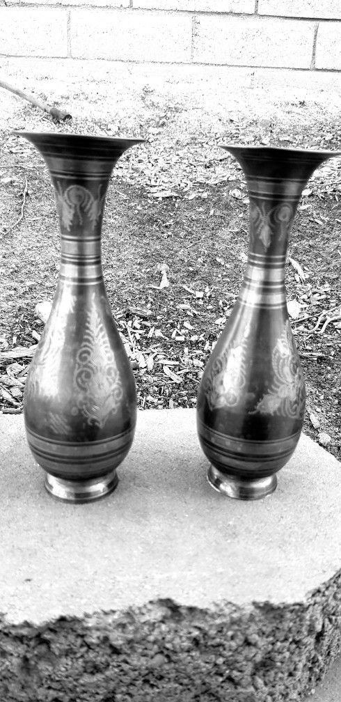 Cylindrical Metal flower Vase