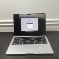 Apple MacBook Air M2 Cracked screen