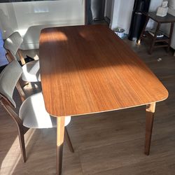 Dining Table & 4 Chairs
