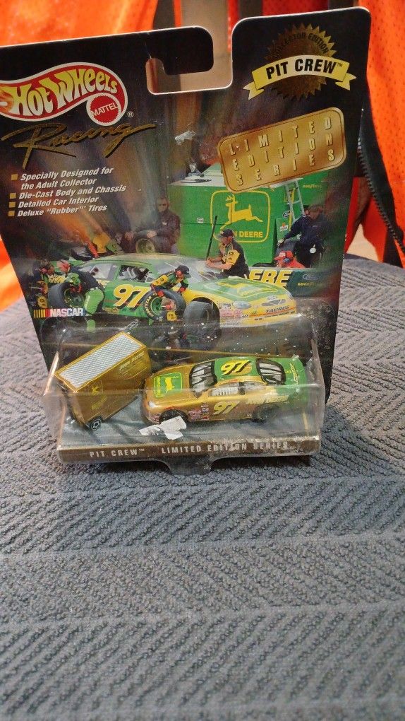 Collectible Hot Wheels Nascar 1998 Pit Crew John Degree Limited Edition Gold Series New Number 97