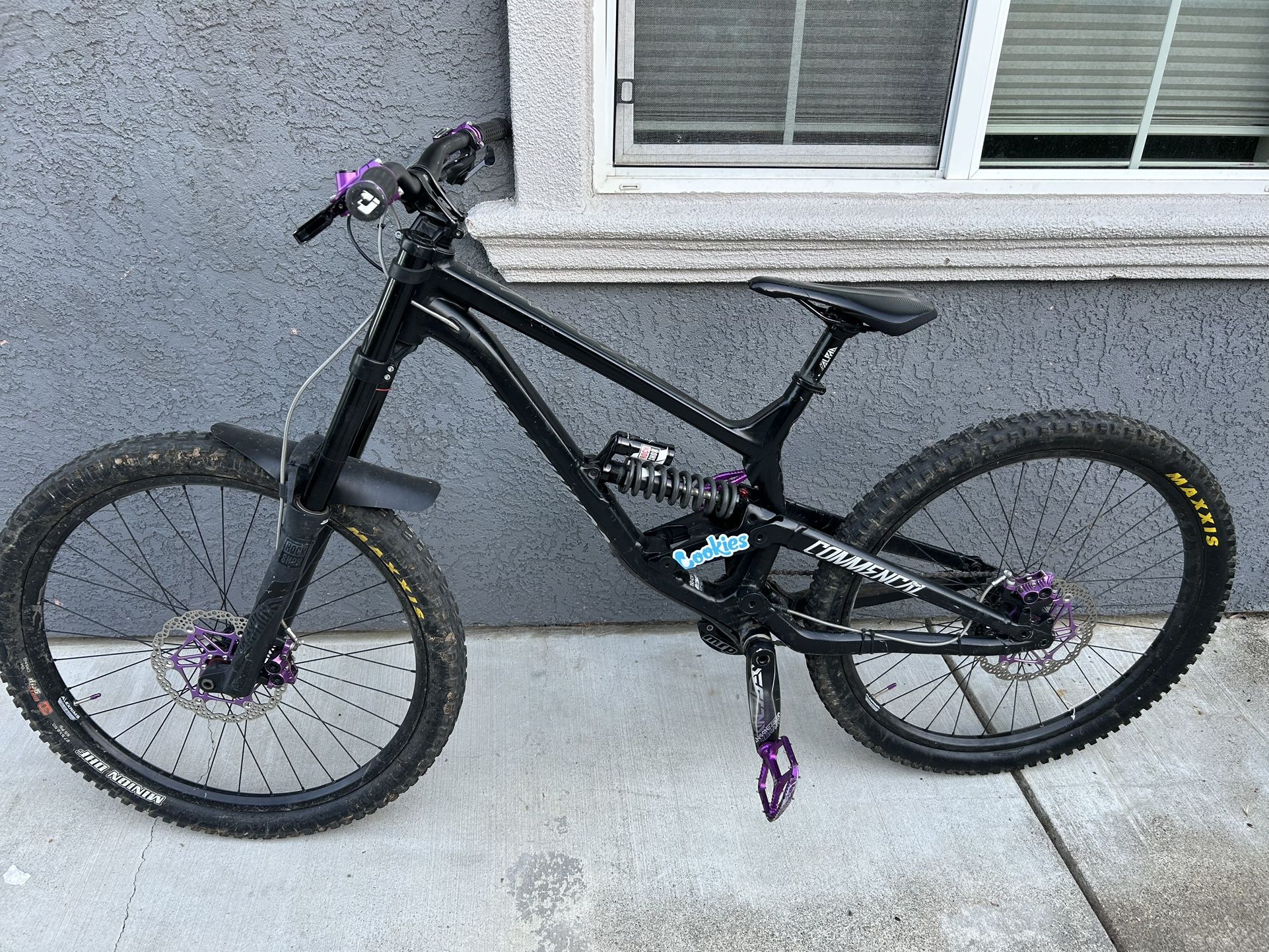 COMMENCIAL Fever Ride Downhill Race Bike