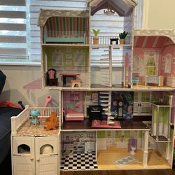 Dollhouse for 18” dolls for Sale in Bothell, WA - OfferUp