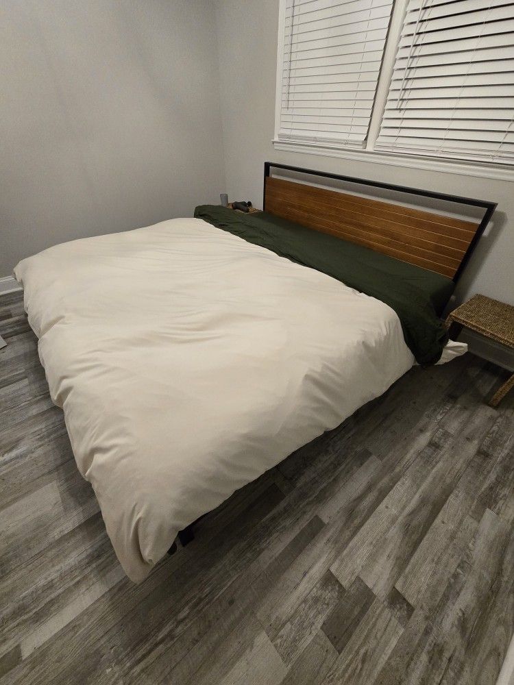King Bed And Frame: Comfort Sleep Viking