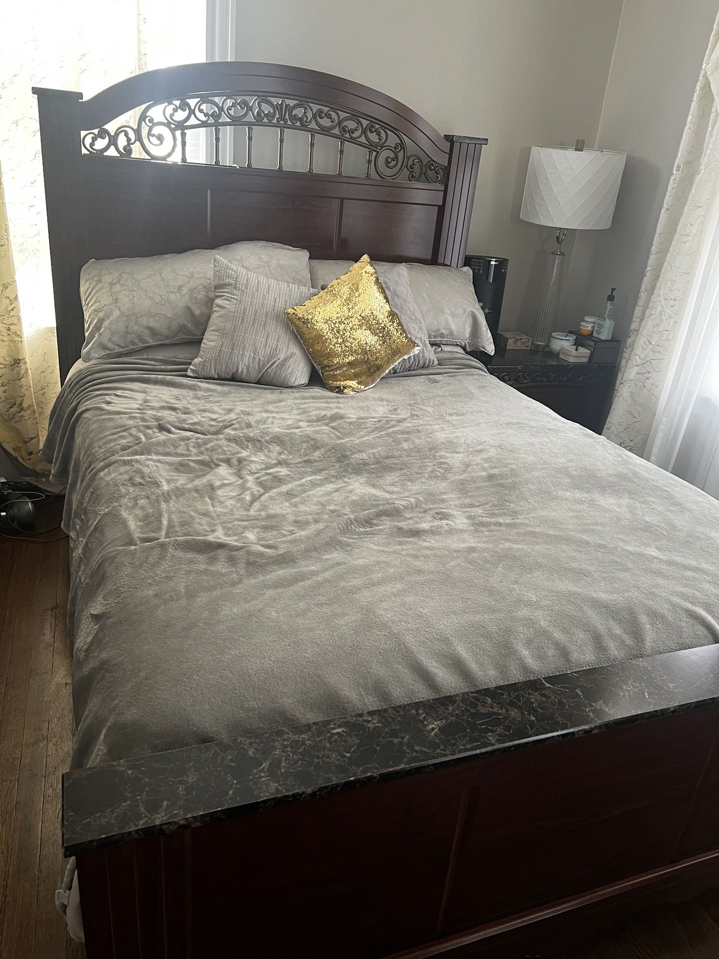 BEDROOM SET