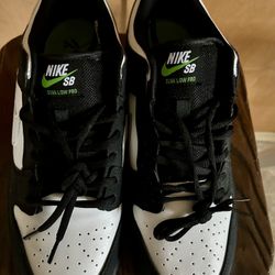 Nike SB Dunk Low Staple Panda Pigeon Size 11 sample
