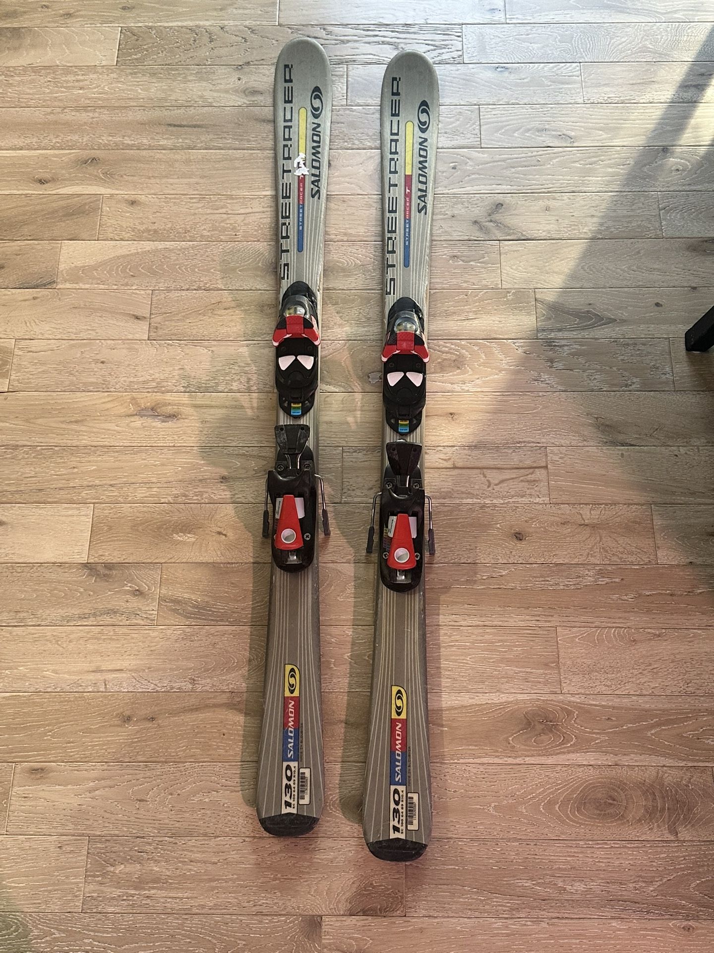 Salomon 130cm skis