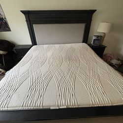 Queen Bed Set w/ Adjustable Frame – Great Condition