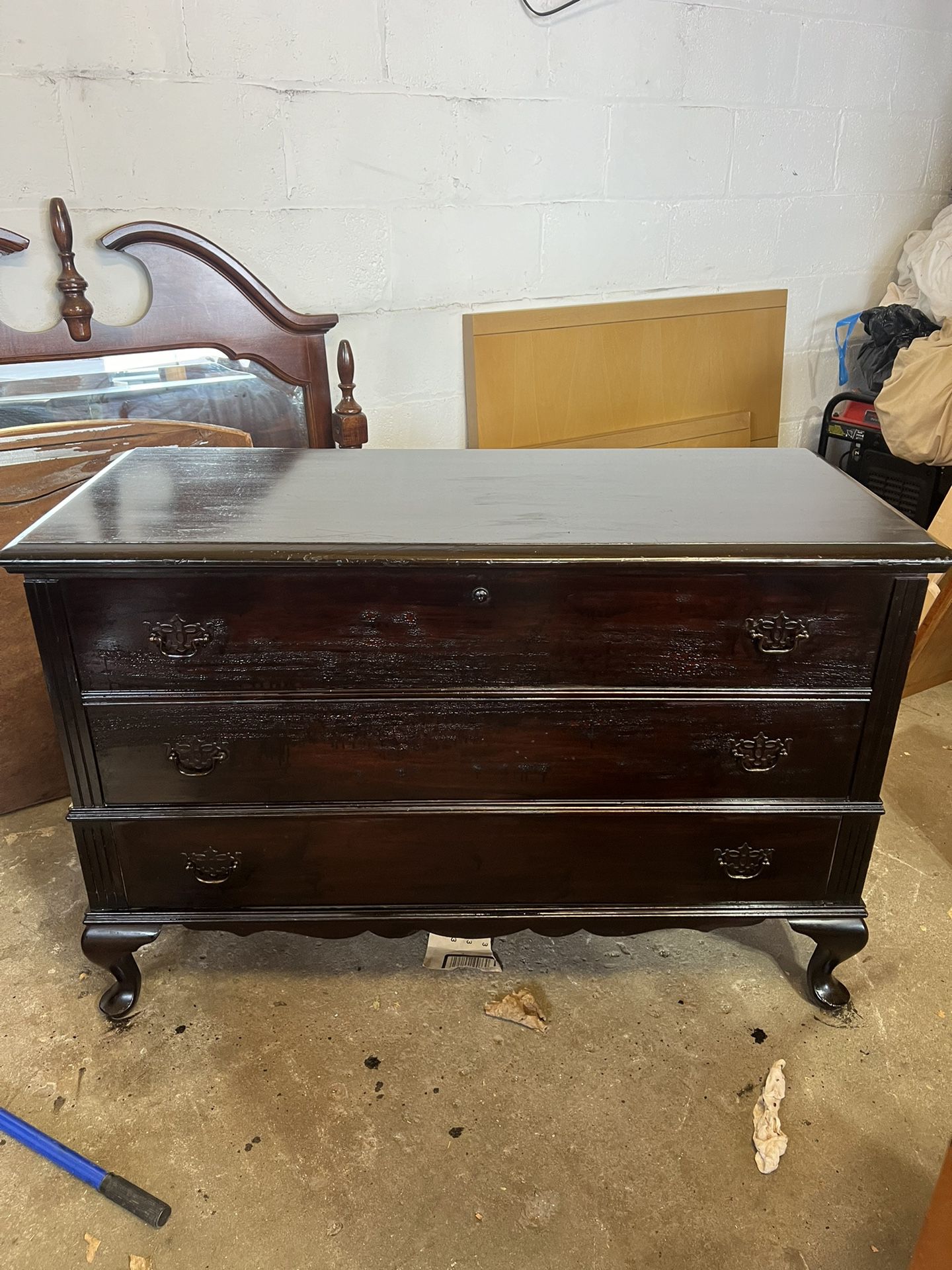 Nice vintage cedar hope chest with drawer and key