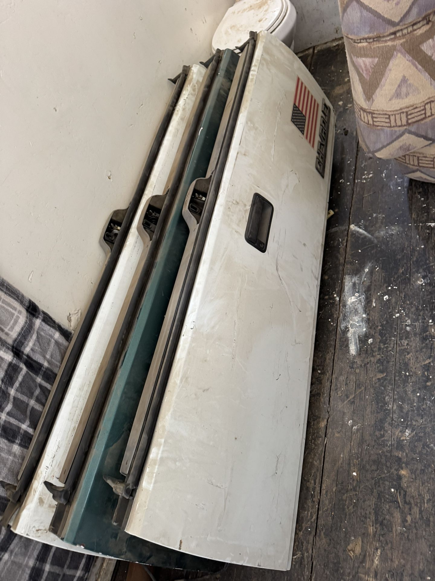 chevy tahow rear tailgate
