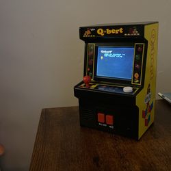 Qubert Handheld Mini Arcade Game