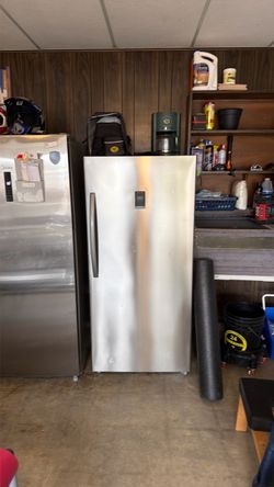 Insignia freezer / refrigerator