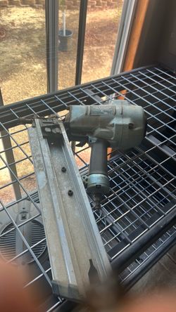 Hitachi NR90AC2 pneumatic framing nailer.