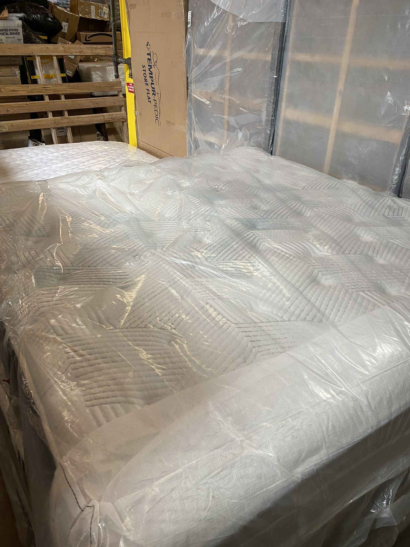 King Size Beautyrest Hybrid BRX1000 Medium Luxury Mattress