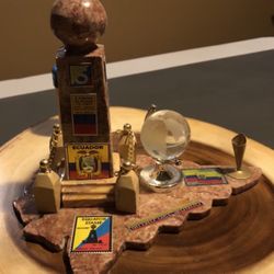 Ecuador Pen Stand 