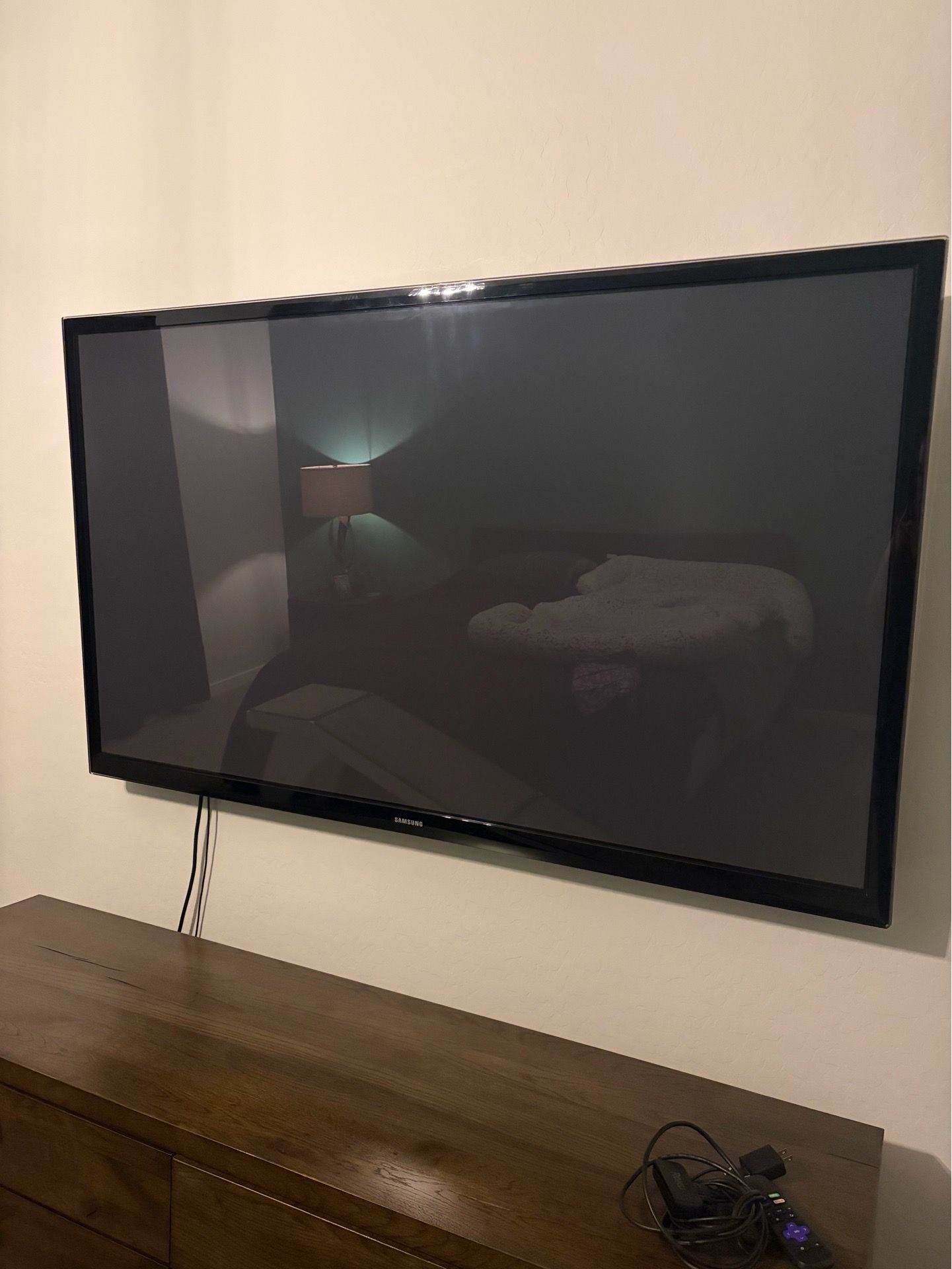 60 inch Plasma Smart TV with Roku + Wall Mount