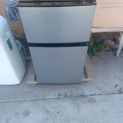Freezer n fridge 2 door