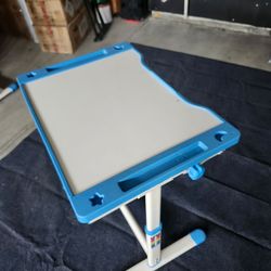 Adjustable kids desk with item tray