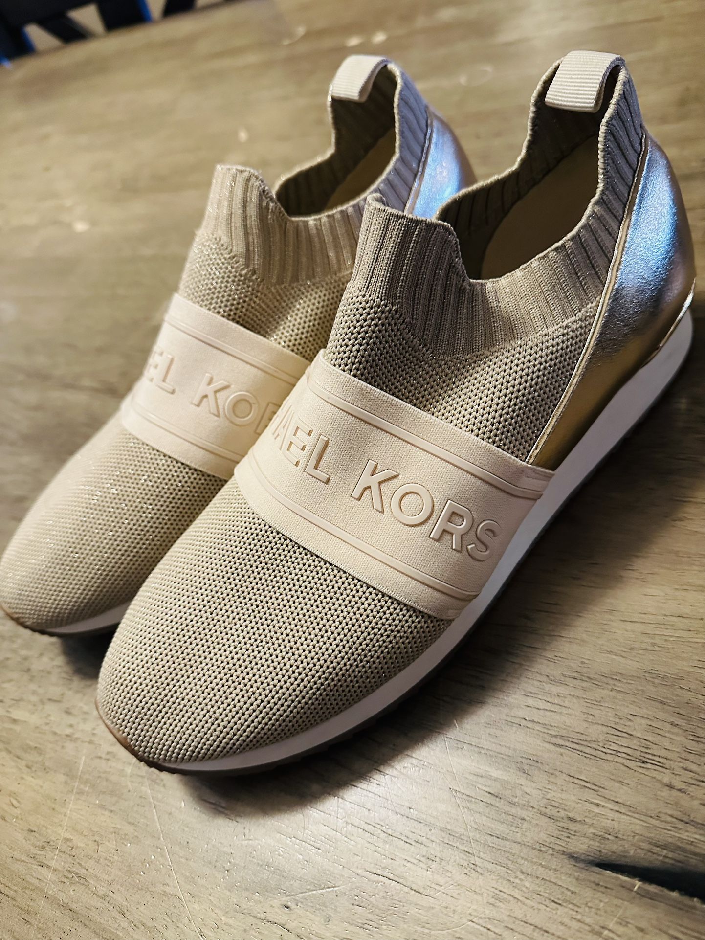 NEW MICHAEL KORS TENIS SHOES SIZE 10 M BEATIFUL SHOES NUEVOS 