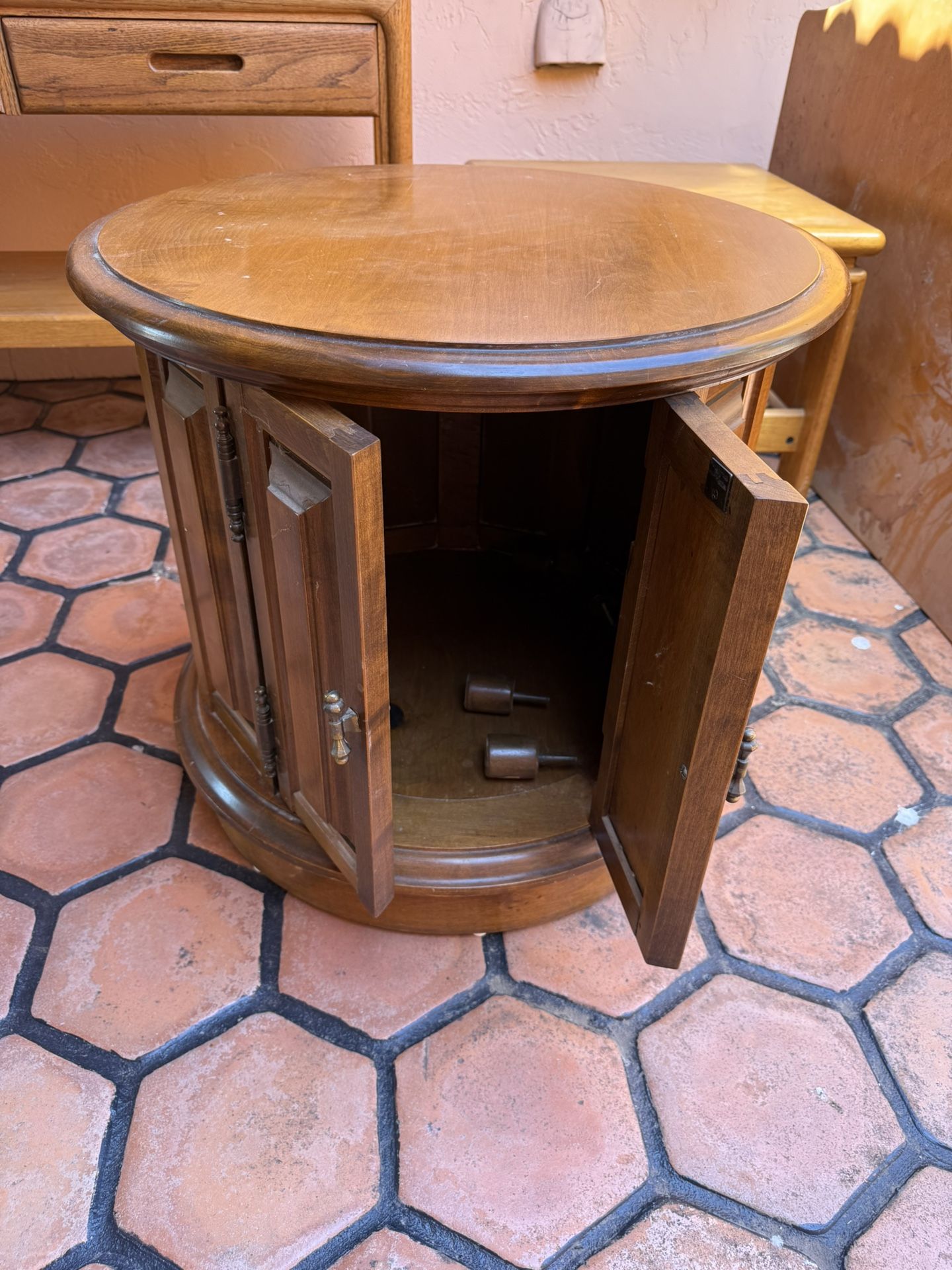 Round End Table