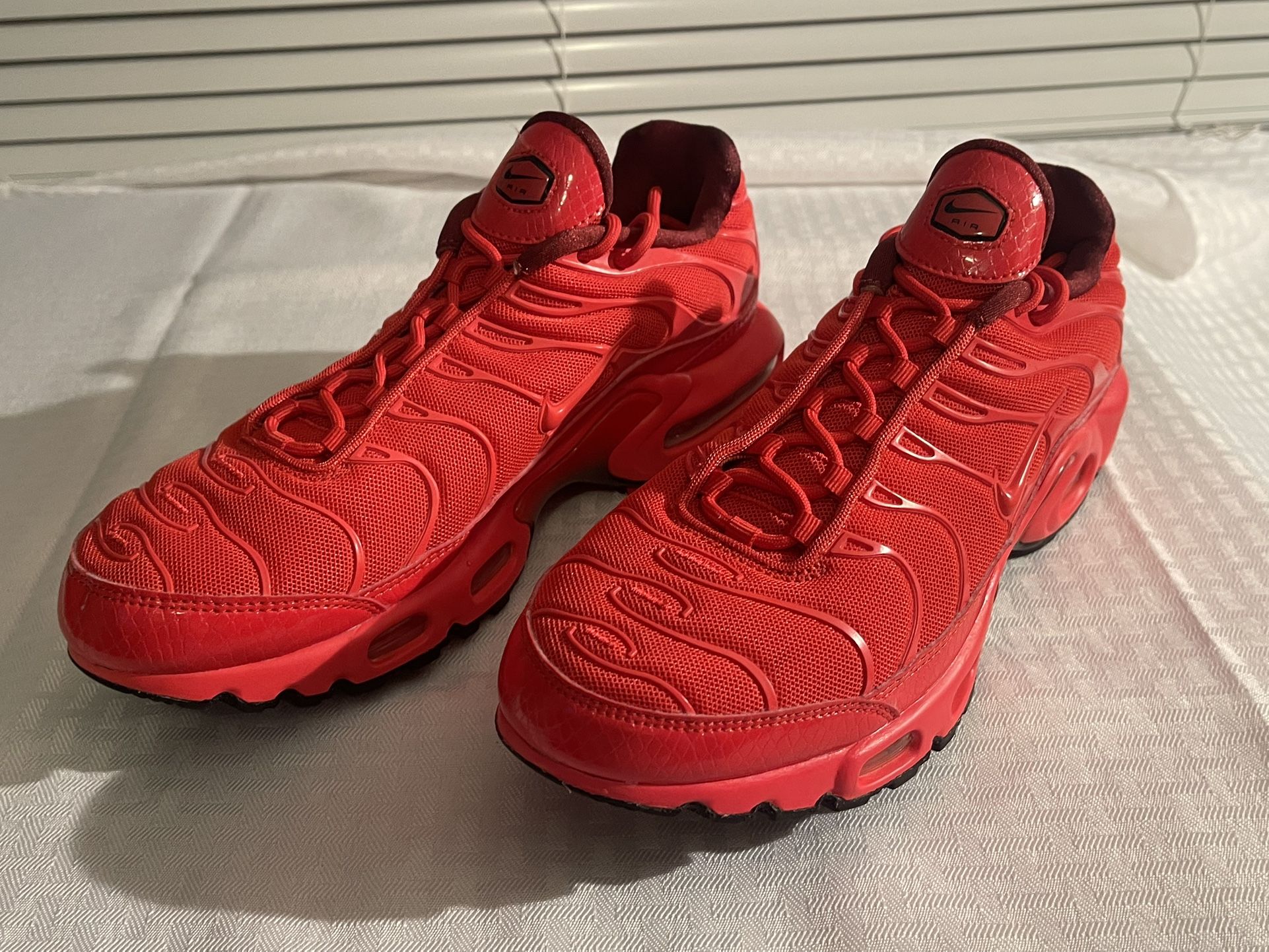 Nike Air Max Plus TN “Bright Crimson” Women’s Size 9