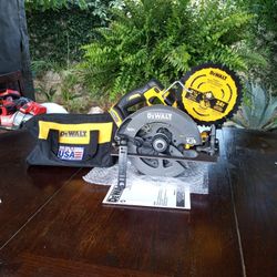 DeWalt 60v   Flexvolt  New Circular Saw.   7 1/4’.   Brushless.   Motor