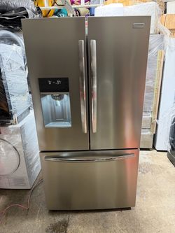 Frigidaire Gallery refrigerator 36 x 69 Like new 2 ice machine one receipt for 6 months warranty