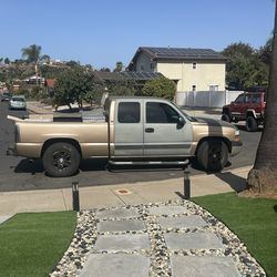 2000 Chevrolet Silverado 1500 for parts