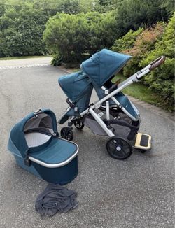 Uppababy Vista V2 double stroller with bassinet