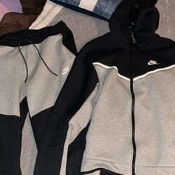 Nike Sportswear Tech Fleece Full Zip Hoodie & Joggers Set Hoodie Sz M / Joggers Sz L